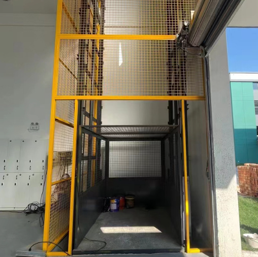 泰宁导轨式升降机助力物流园破解运输难题